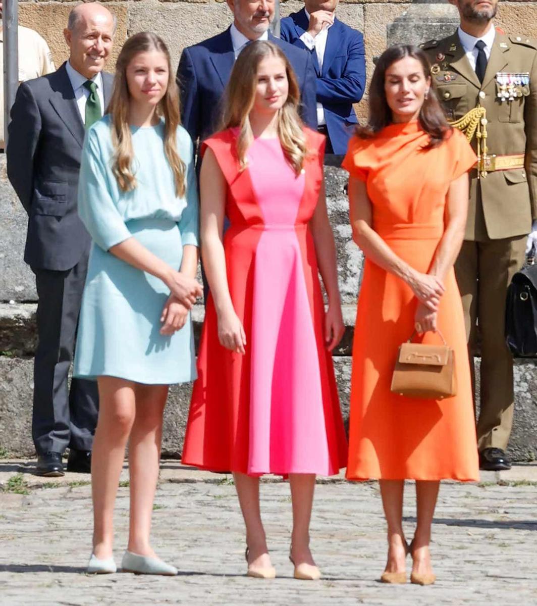 La reina Letizia junto a sus hijas, la infanta Sofía y la princesa Leonor