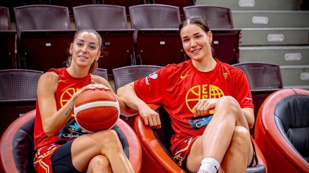Mariona Ortiz y Nerea Hermosa, durante un entrenamiento de la selección