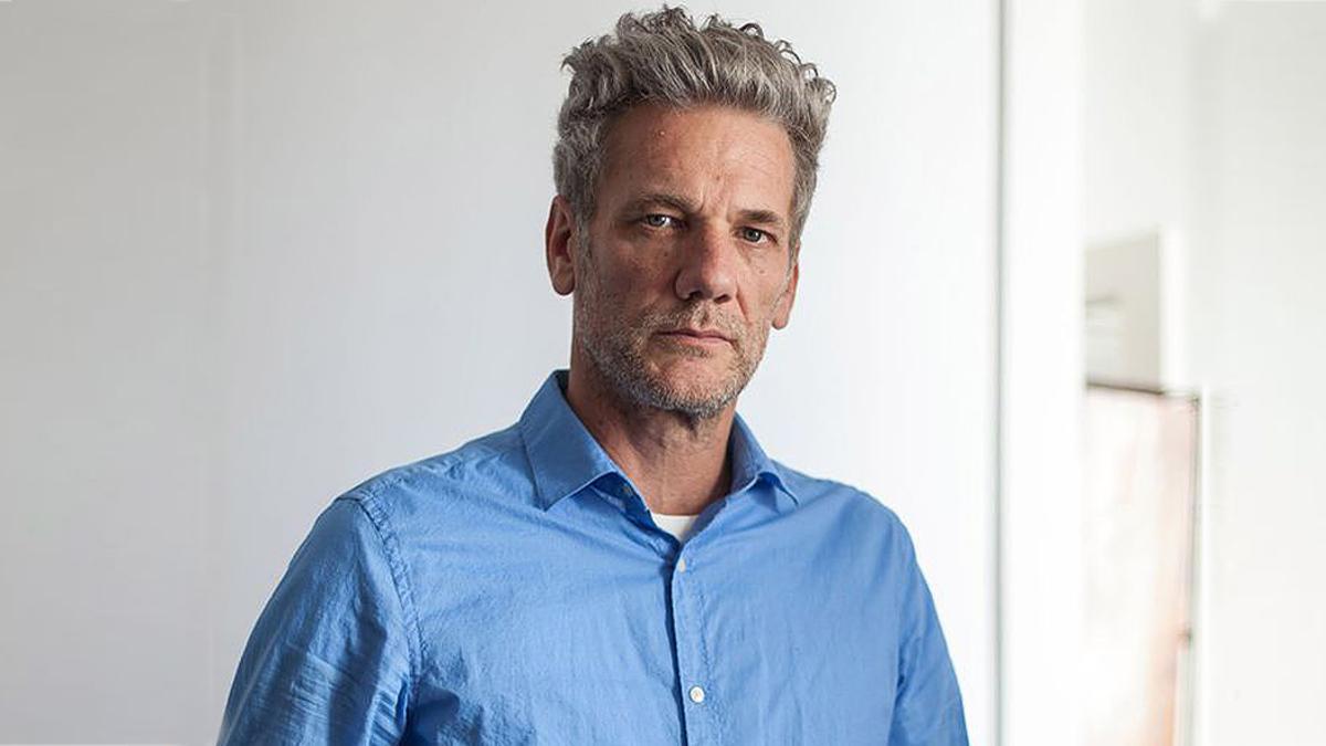 El escritor Alan Pauls, autor del ensayo 'Alguien que canta en la habitación de al lado'.