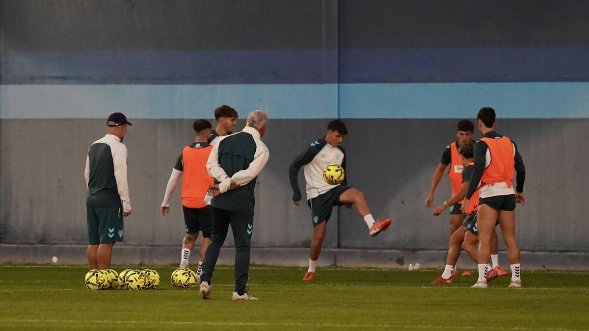 El Málaga CF regresa a los entrenamientos tras su empate ante el Córdoba