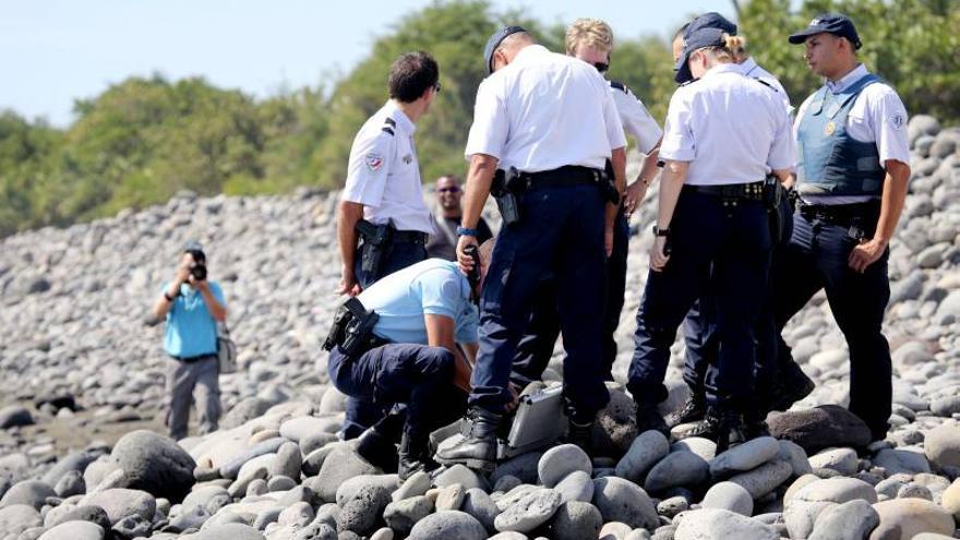 Hallados más restos de avión que podrían ser del MH370