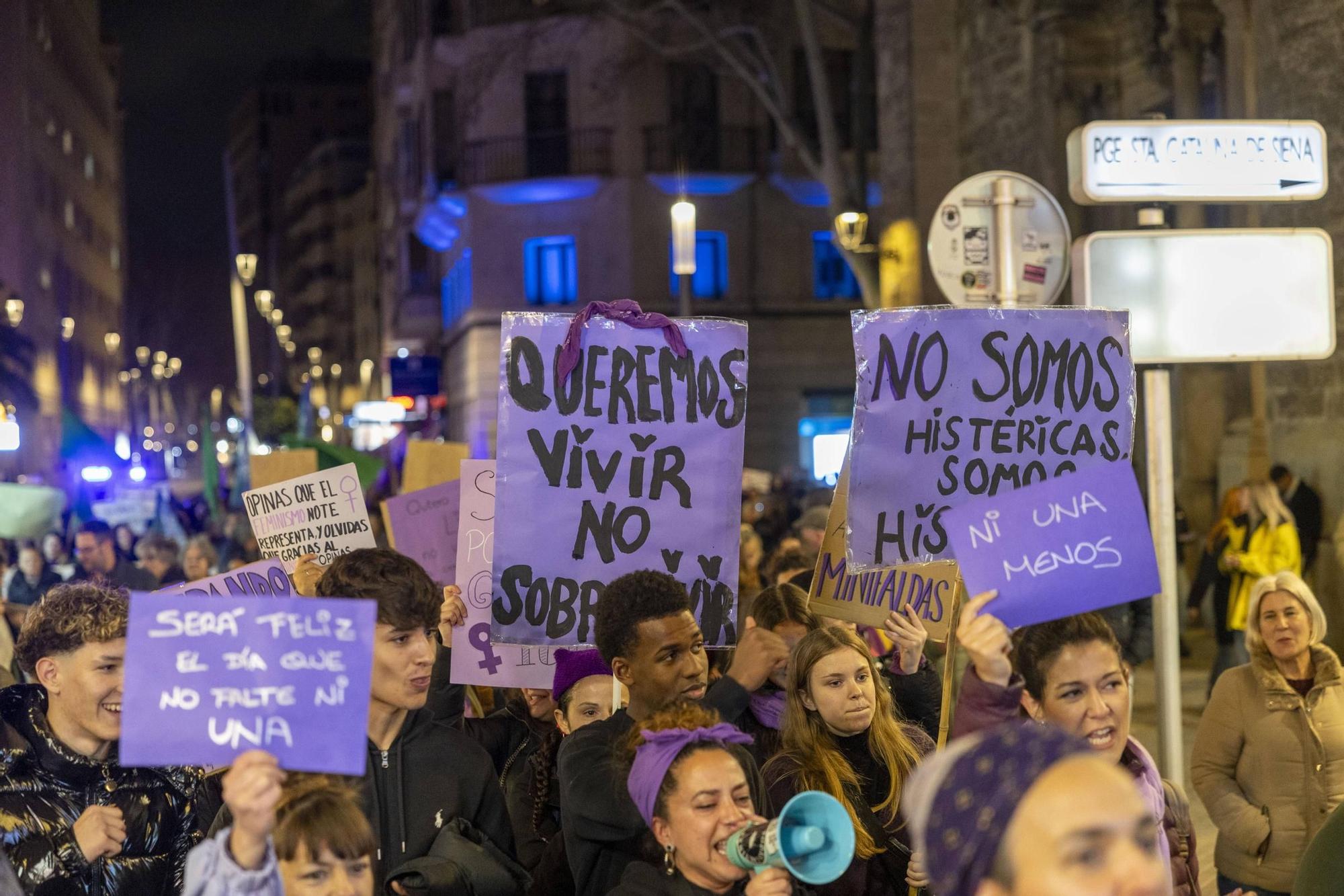 Así ha sido la manifestación de Moviment Feminista por el 8M en Palma