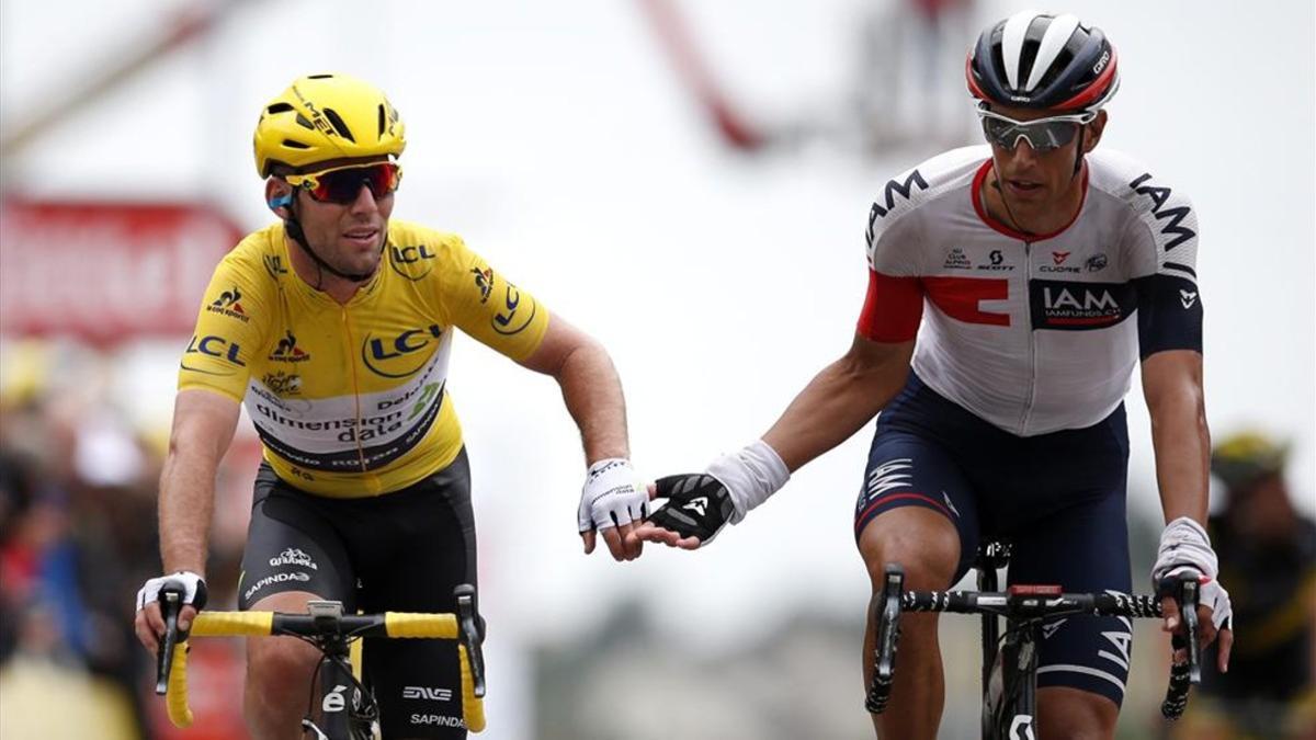 Reto Hollenstein, junto a Mark Cavendish en el Tour 2016