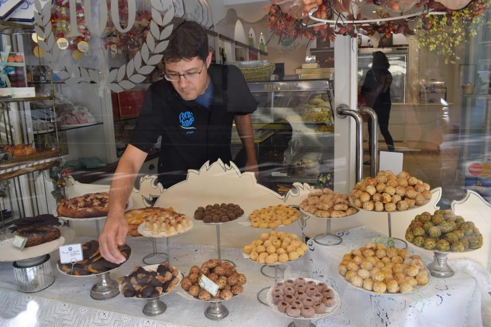 Rosarios y ‘panellets’, tradición en Tots Sants