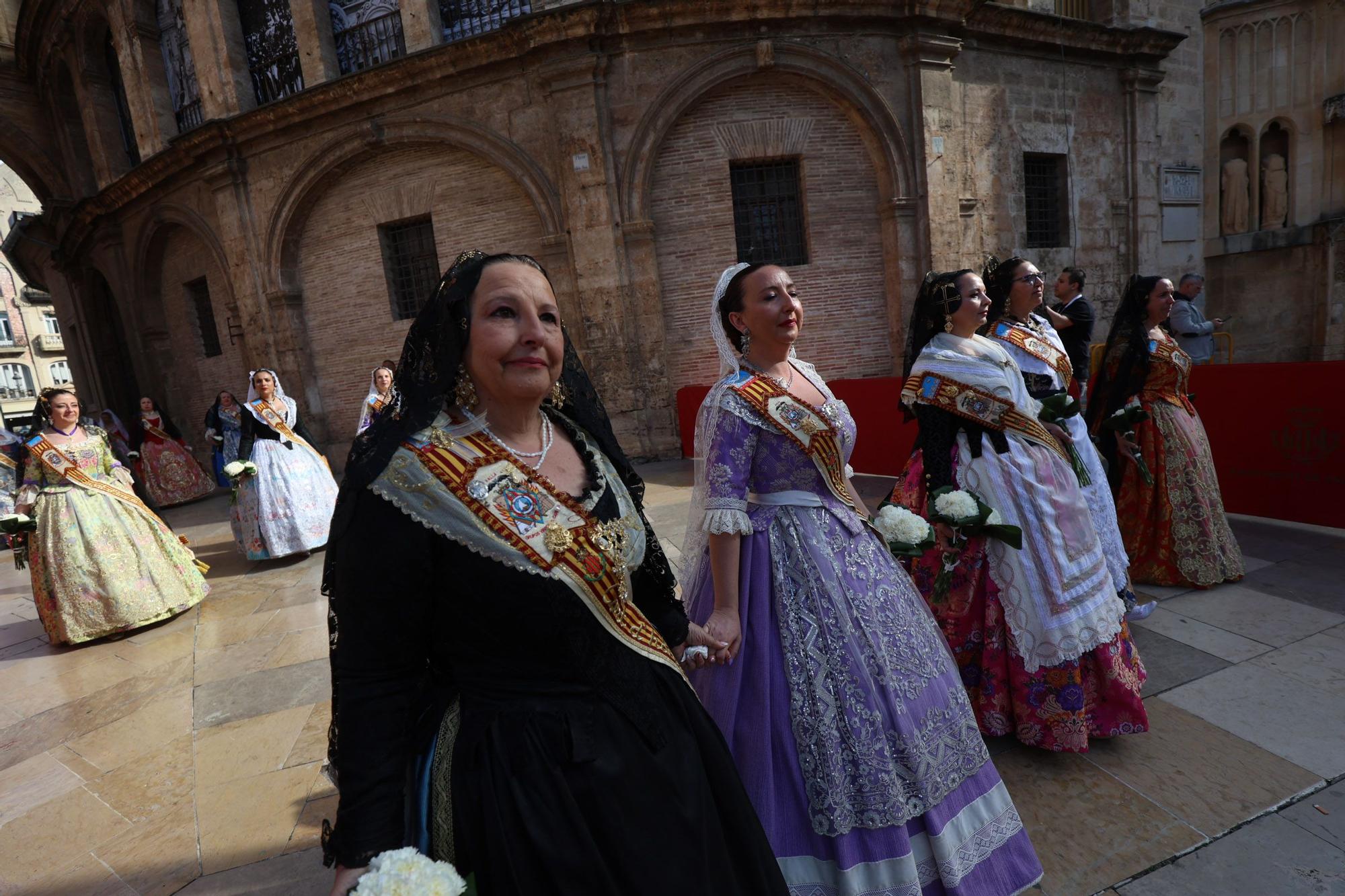 Búscate en el primer de la Ofrenda en la calle de la Paz hasta las 17 horas