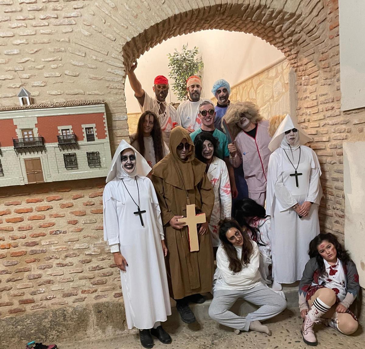 Integrantes de "El Portón del Terror".