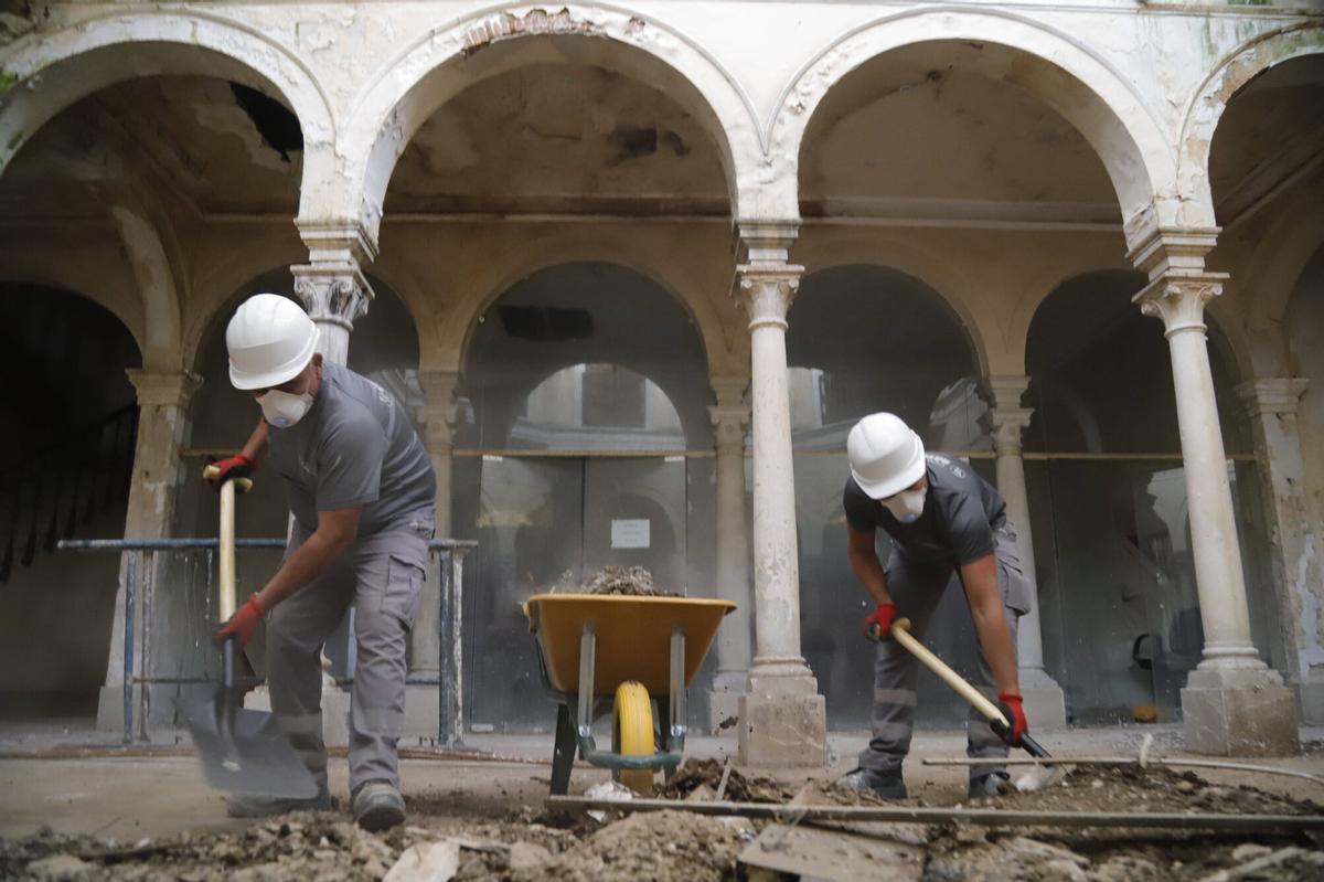 A.J.González Córdoba Comienzan las obras en la sede de la Real Academia Obras