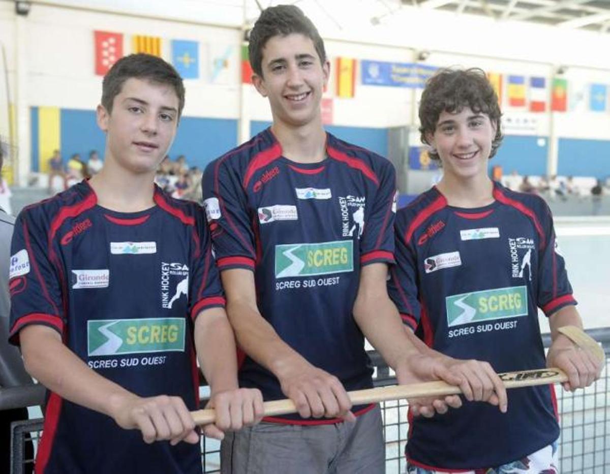 Roberto, Carlo y Bruno di Benedetto, ayer en el pabellón de Compañía de María. / víctor echave