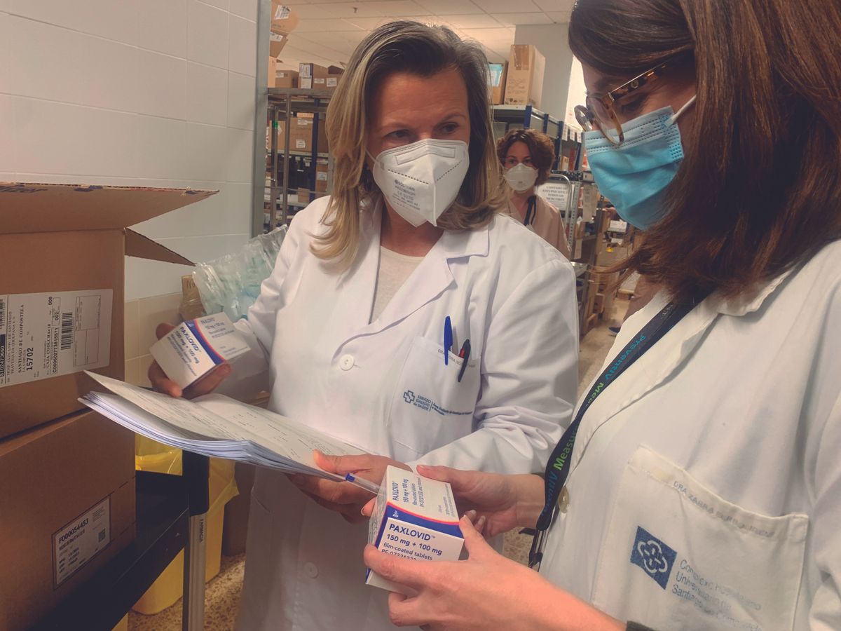 Llegada primeras cajas antiviral de Pfizer a Galicia