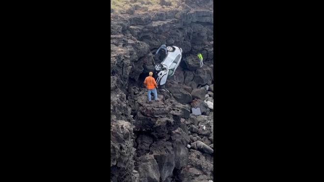 Espectacular rescate a un hombre que cayó por un acantilado en Hawai