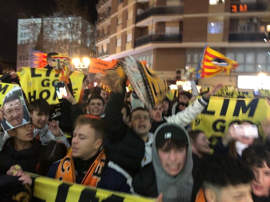 El 11-F, en imágenes: El valencianismo protesta contra Peter Lim