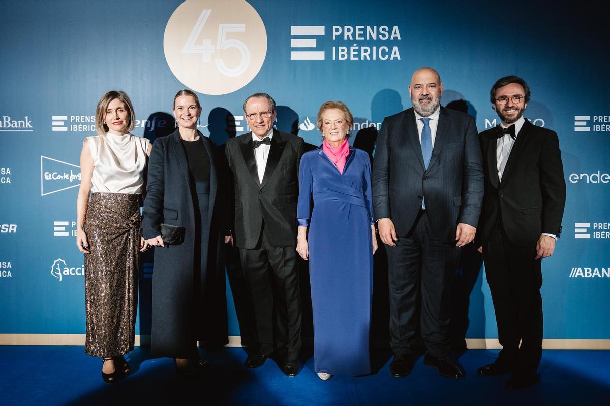 Ainhoa Moll, adjunta a la Presidencia y directora editorial de Prensa Ibérica; Javier Moll y Arantza Sarasola, presidente y vicepresidenta de Prensa Ibérica; Jaime Martínez Llabrés, alcalde de Palma de Mallorca, y Aitor Moll, consejero delegado de Prensa Ibérica.