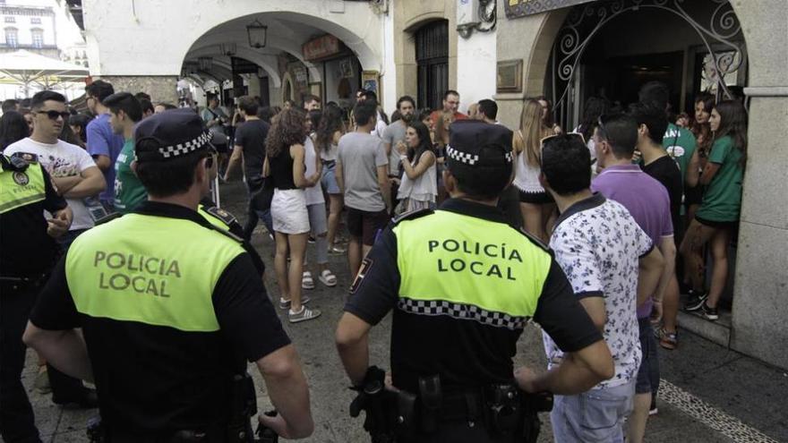La Policía Local de Cáceres usará alcoholímetros para multar a quien beba alcohol en la calle