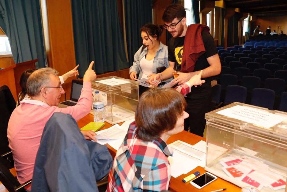 La jornada electoral en la Universidad de Vigo, en imágenes