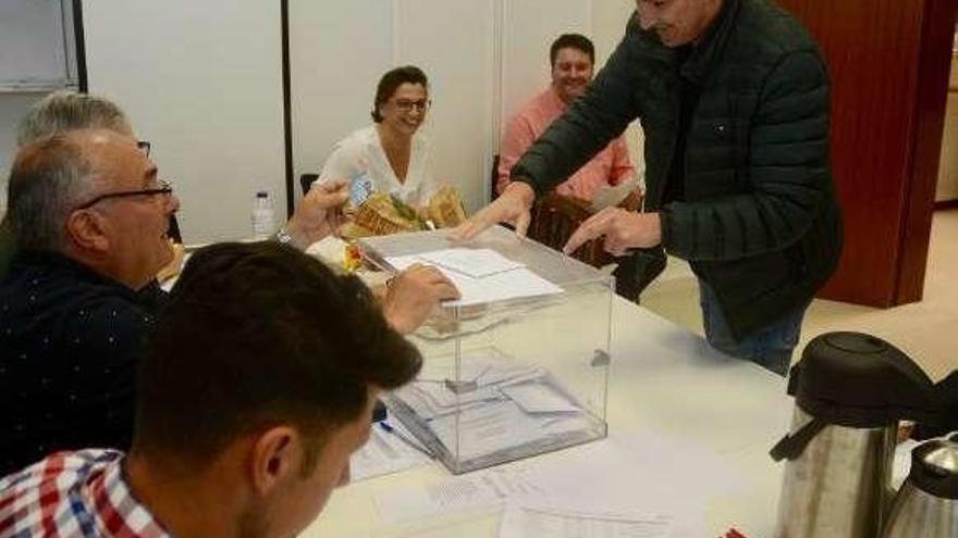 Votaciones de ayer en el Concello. // R. Vázquez