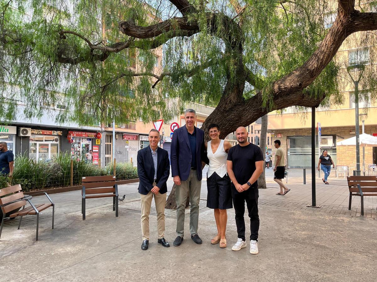 Los alcaldes de Badalona, Xavier Garcia Albiol, y Sant Adrià de Besòs, Filo Cañete, y los concejales de urbanismo de ambos municipios, Daniel Gracia y José A. Gras, respectivamente