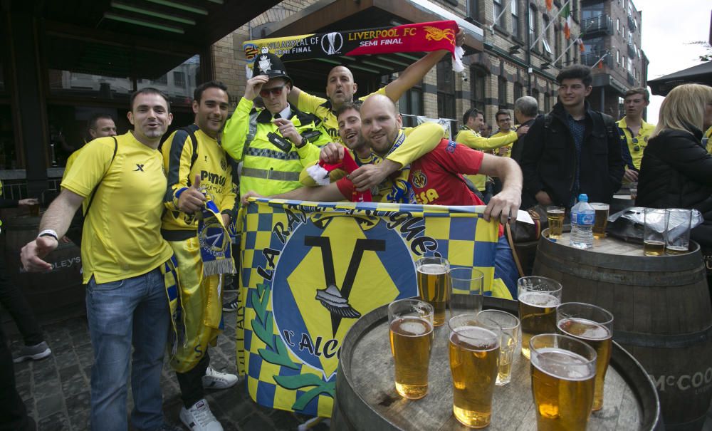 Liverpool se tiñe de amarillo