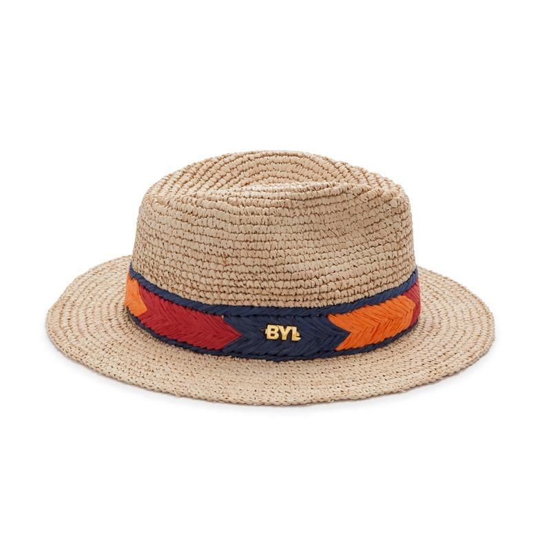 Tendencia bordados: sombrero de rafia natural