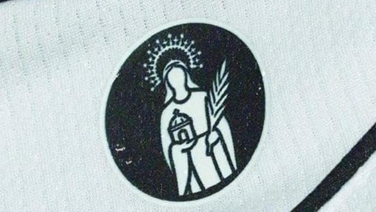 Detalle del pequeño emblema de Santa Eulalia incorporado a la equipación del Mérida para esta temporada.