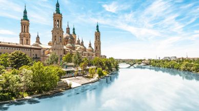La joya de la ribera del Ebro que combina cúpulas de azulejos, ruinas romanas y tapas exquisitas: es perfecta para tus próximas vacaciones