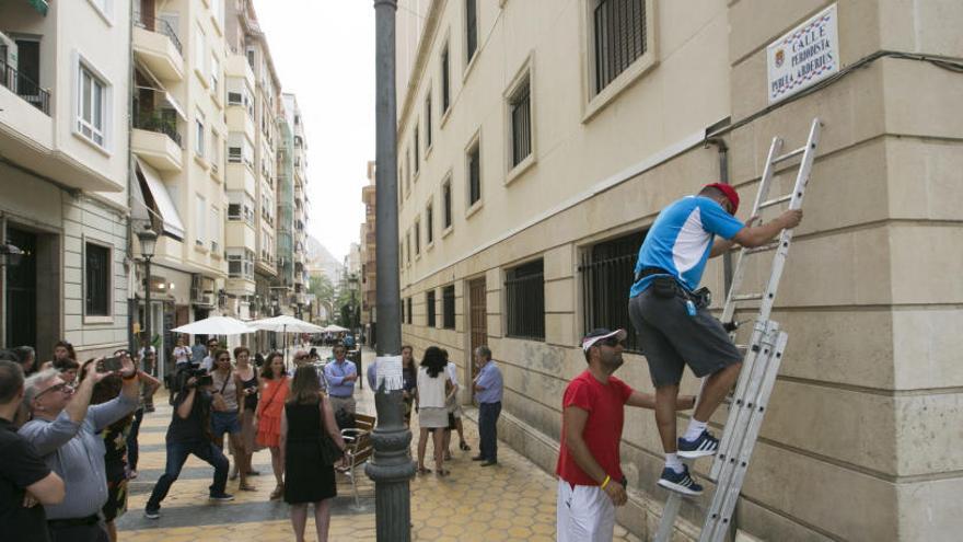 Instante del cambio de unas de las calles, el pasado mes de julio