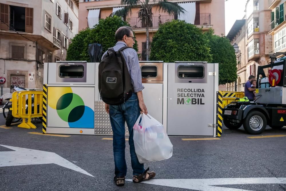 Estreno de  la recogida selectiva móvil  de basura en Palma