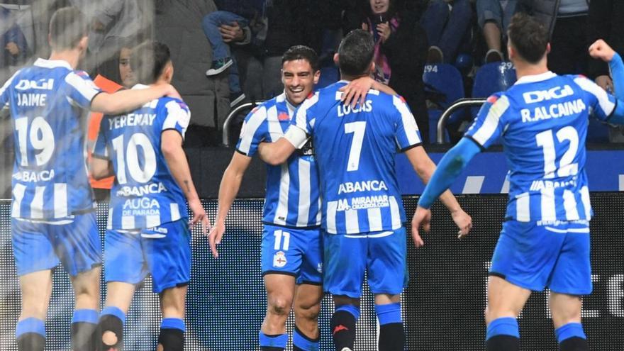 Los jugadores deportivistas celebran el gol de Davo al Lugo. |  // CARLOS PARDELLAS