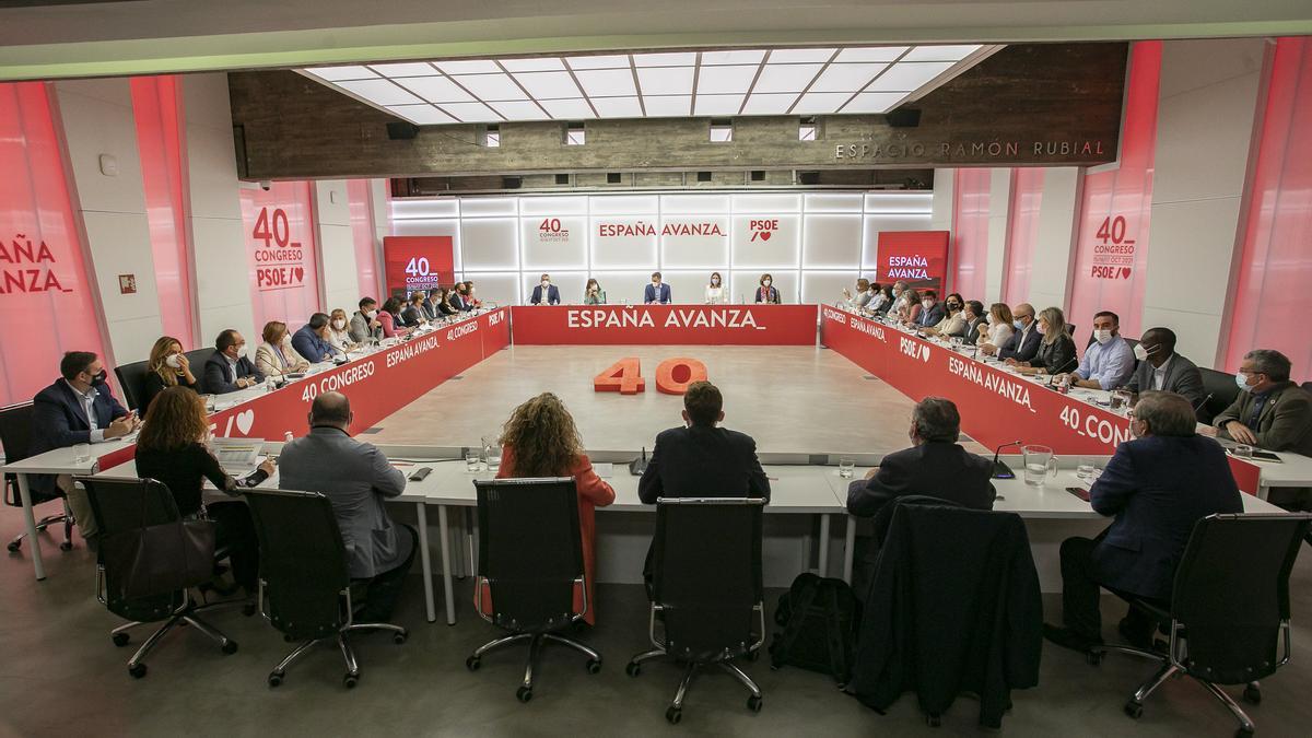 El secretario general del PSOE y presidente del Gobierno, Pedro Sánchez, dirige la última reunión de la ejecutiva federal de su partido antes del 40º Congreso, el pasado 8 de octubre de 2021 en Ferraz.