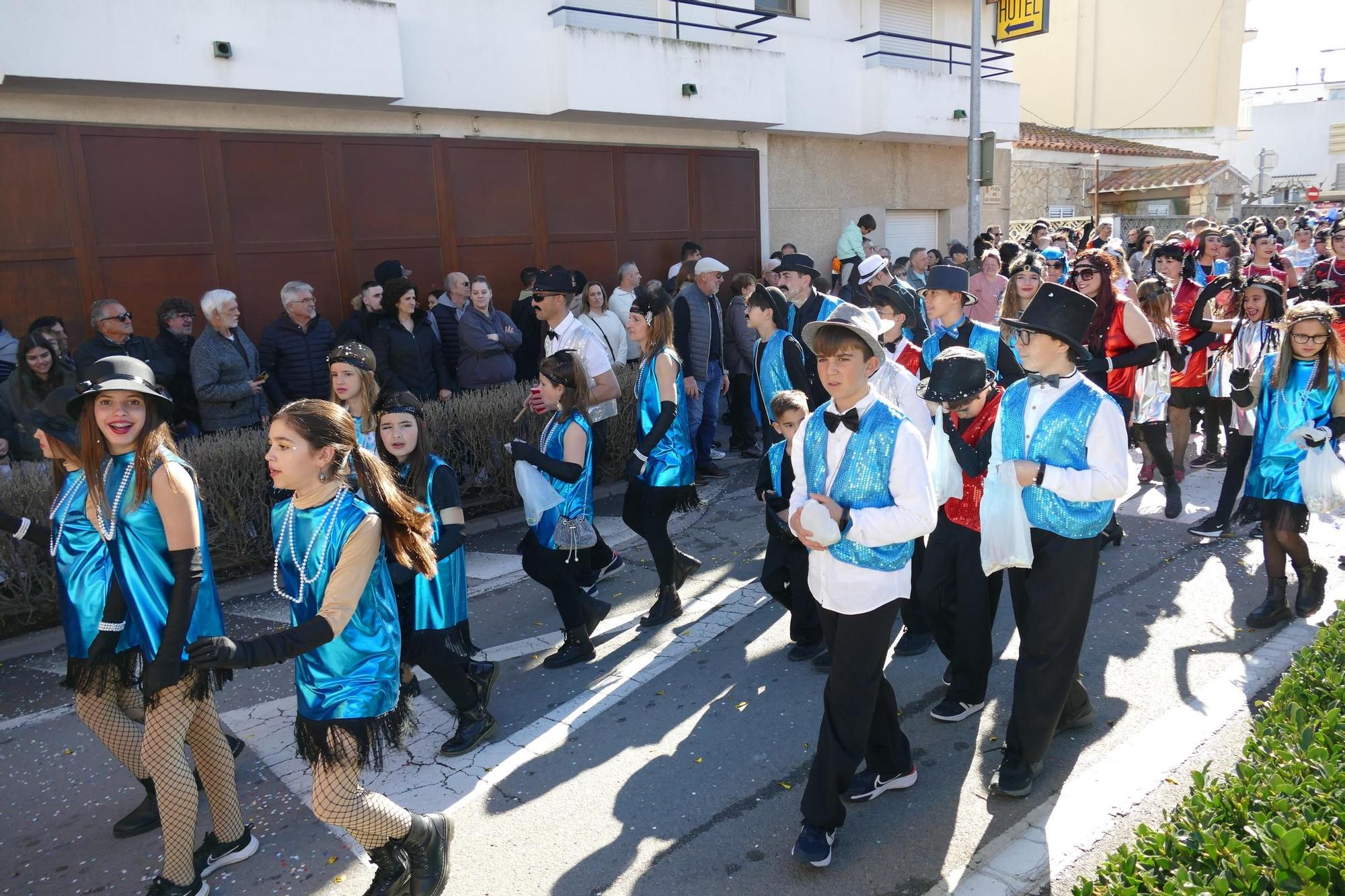 L'Escala s'acoloreix amb la rua de carnaval