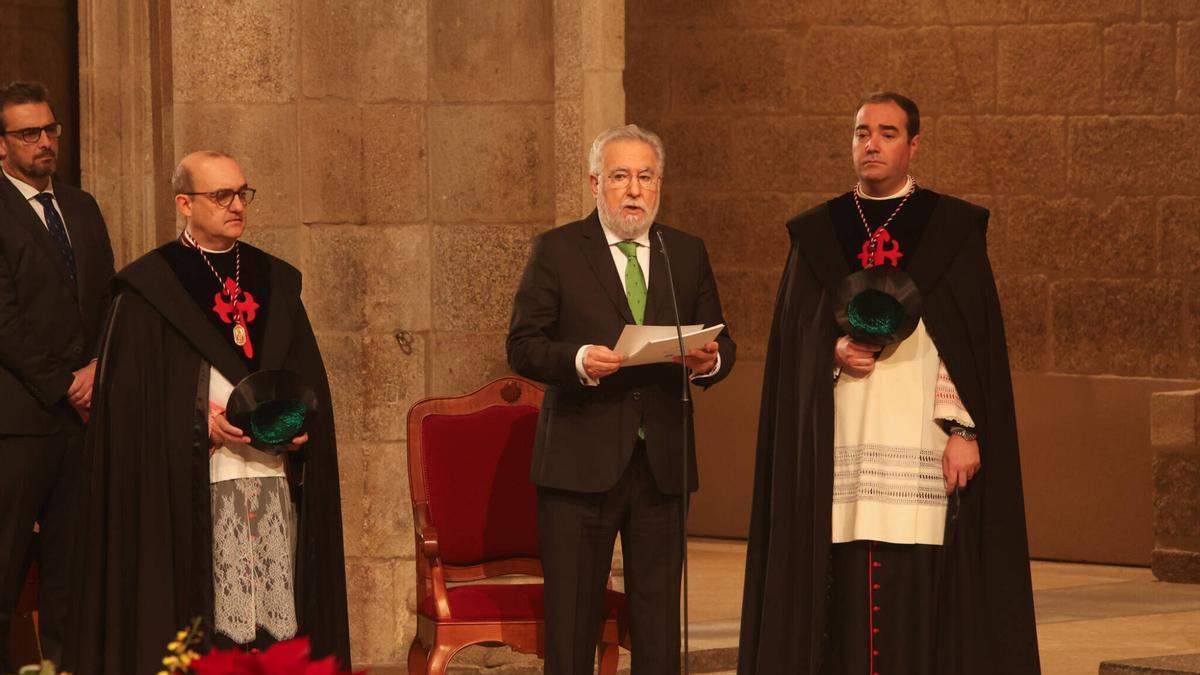 El presidente del Parlamento de Galicia, Miguel Ángel Santalices, ejerce como delegado regio en la Ofrenda de la Traslación del apóstol, en 2024.