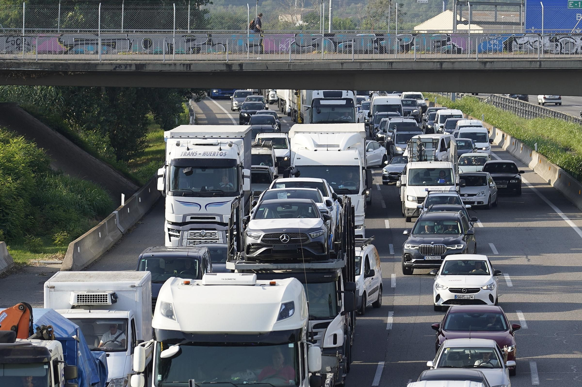 Les imatges de les cues quilomètriques a l’AP-7 per un accident múltiple a Salt