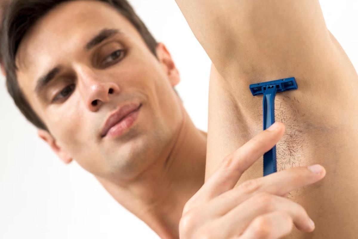 Depilación masculina con cuchilla de afeitar