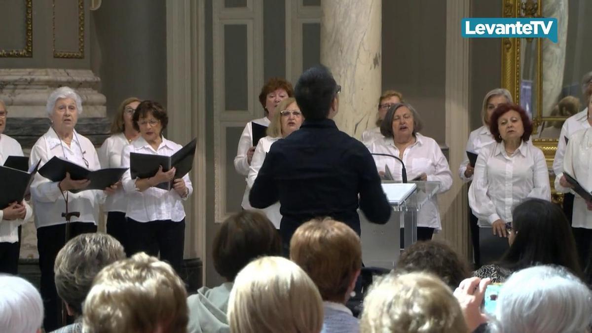 La coral Municipal ha realizado hoy su concierto de fin de curso en el Ayuntamiento de València