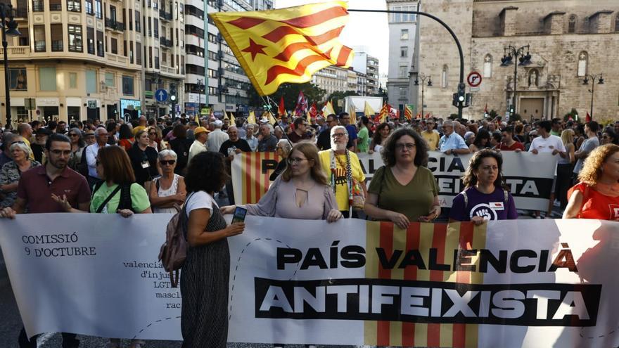 Arranca la manifestación del 9 d&#039;Octubre desde la plaza de San Agustín