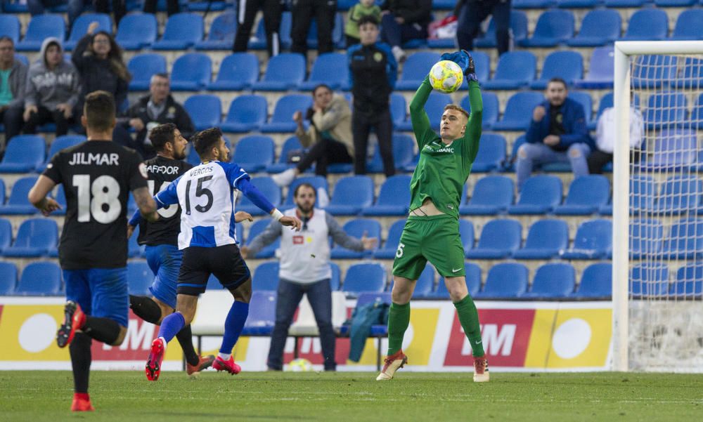 Los blanquiazules desperdician la oportunidad de huir del descenso y no pasan del empate ante un Andorra con uno menos desde el 52'