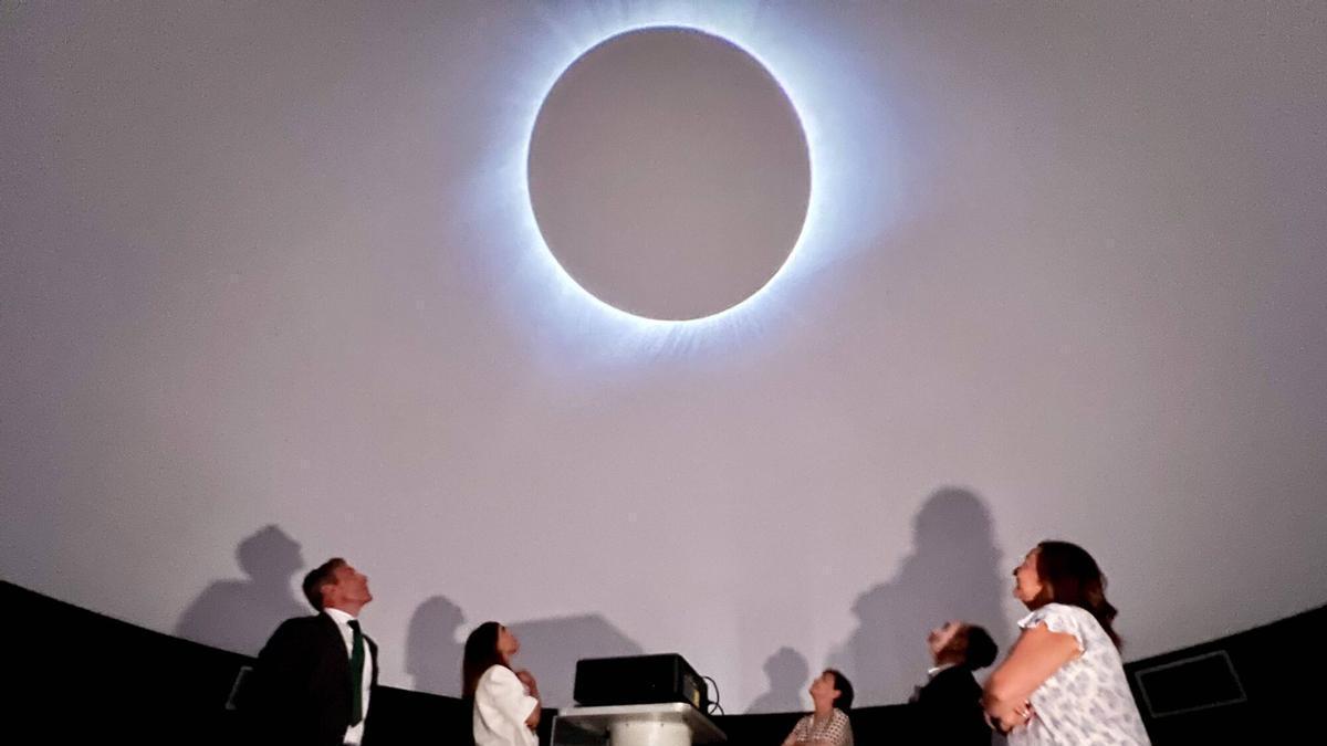 EN IMÁGENES: El planetario de Gijón simula el eclipse