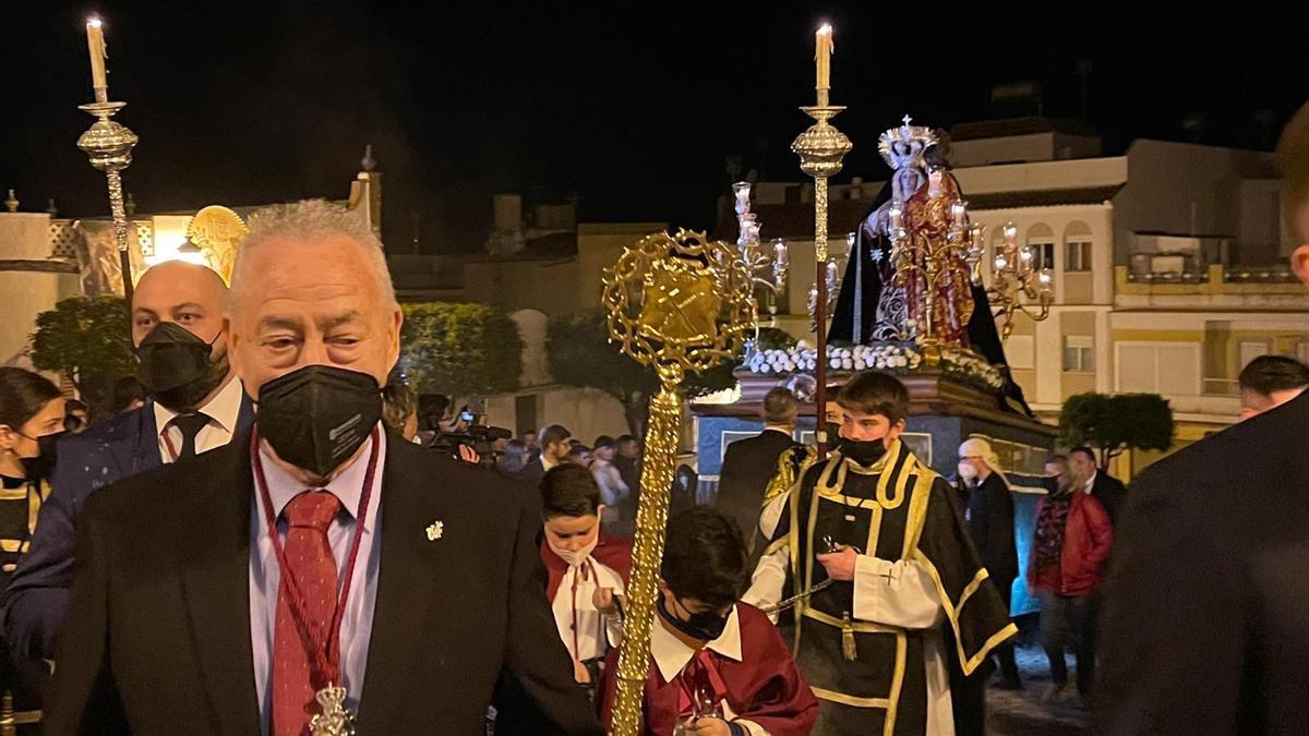 Un momento de la procesión del Viernes de Dolores en Puente Genil.