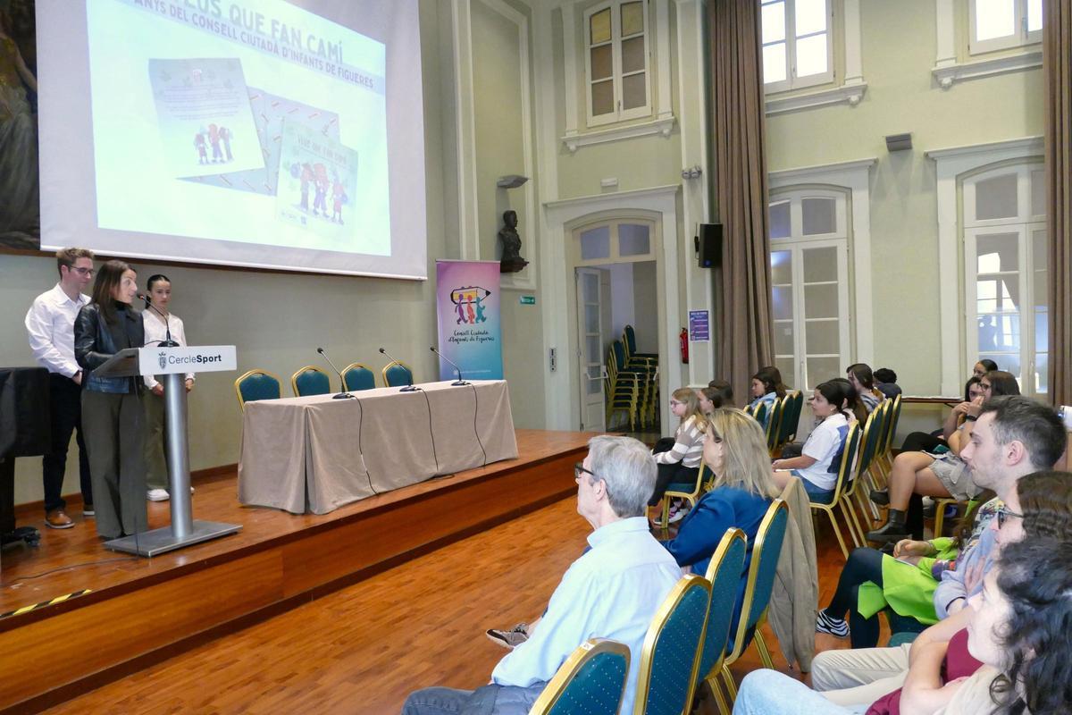 EN IMATGES | El Consell Ciutadà d’Infants de Figueres presenta un àlbum il•lustrat que recull els seus primers 10 anys de vida