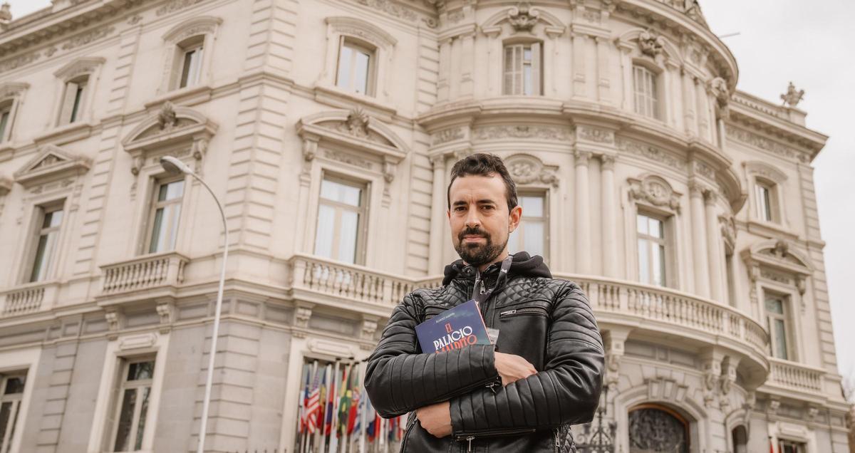 El guía turístico Álvaro Martín de Rutas Misteriosas, en Madrid. Foto: Alba Vigaray