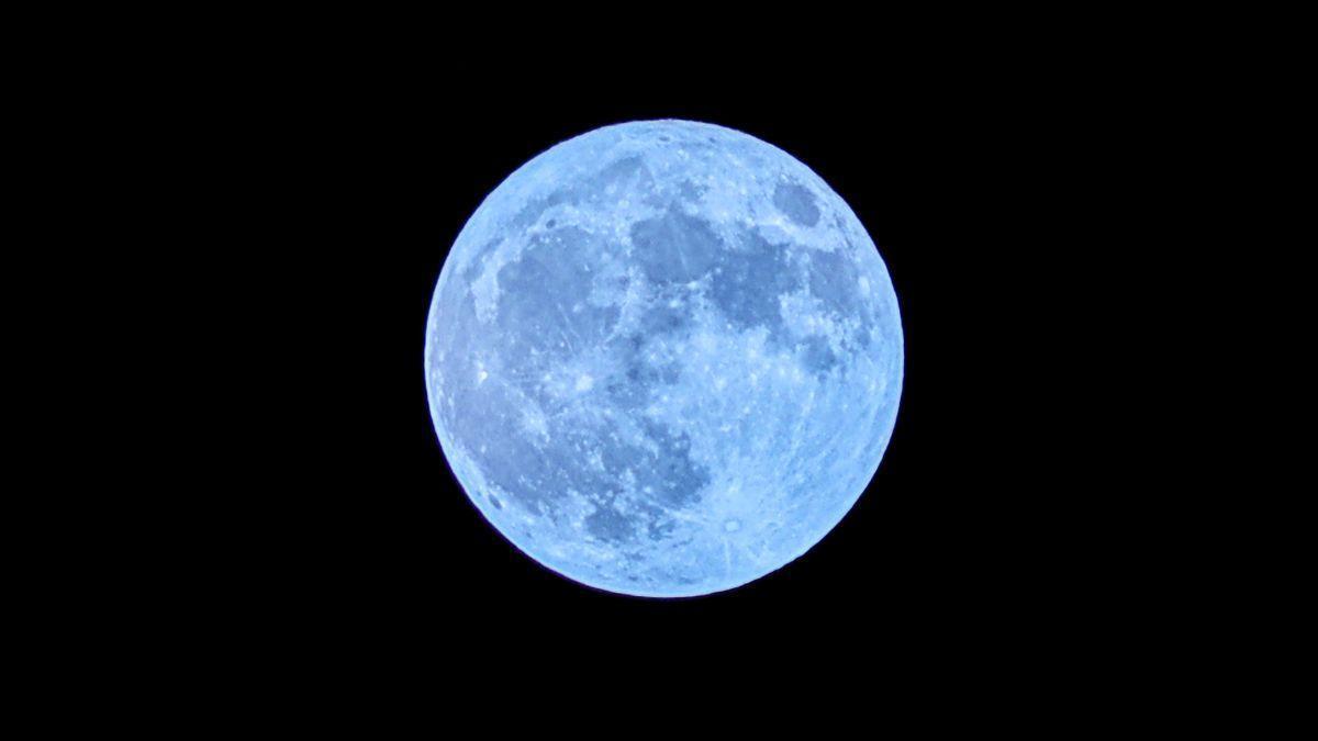 Luna Azul.