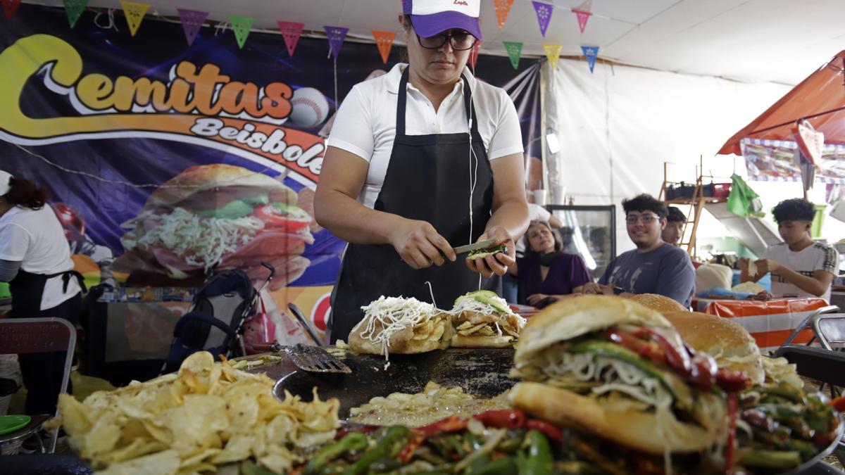 Festejan a las cemitas, un orgullo de la gastronomía del centro de México