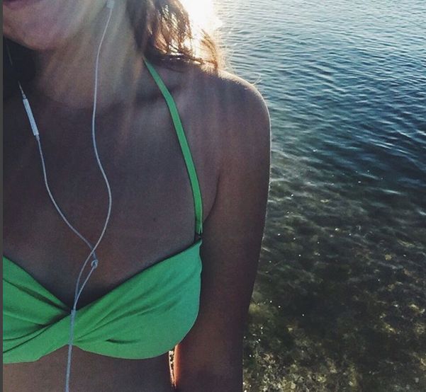 Querida chica del bañador verde" el mensaje viral que debes leer - Woman