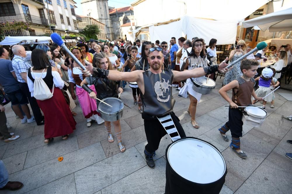 Miles de asistentes consolidan la Feira Franca como una de las fiestas históricas más destacadas de Galicia