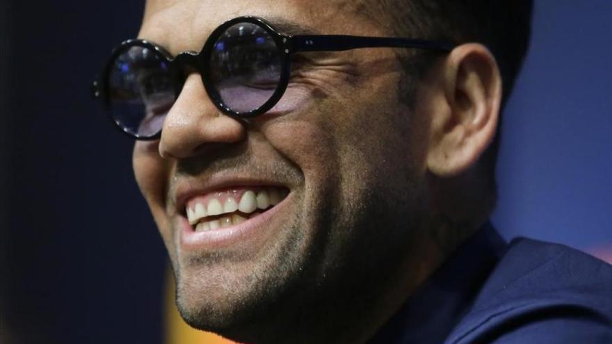 Alves replica a Bartomeu y aviva su enfrentamiento con la directiva del Barça