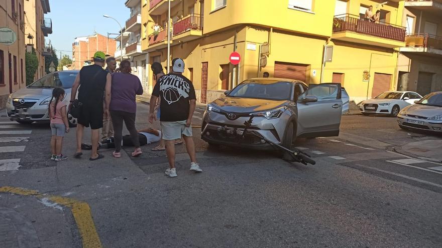 La conductora d&#039;un patinet resulta ferida en una topada amb un cotxe a Salt