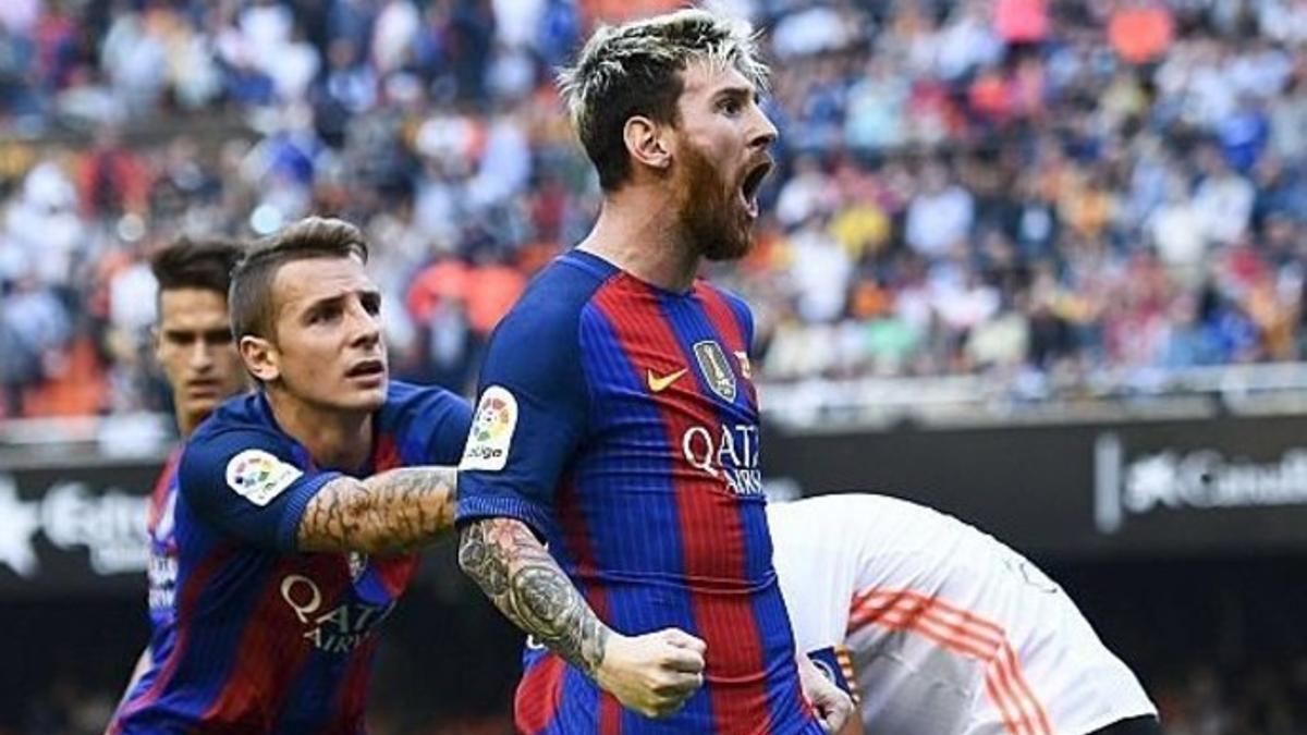 Messi se encaró con el público de Mestalla tras el botellazo