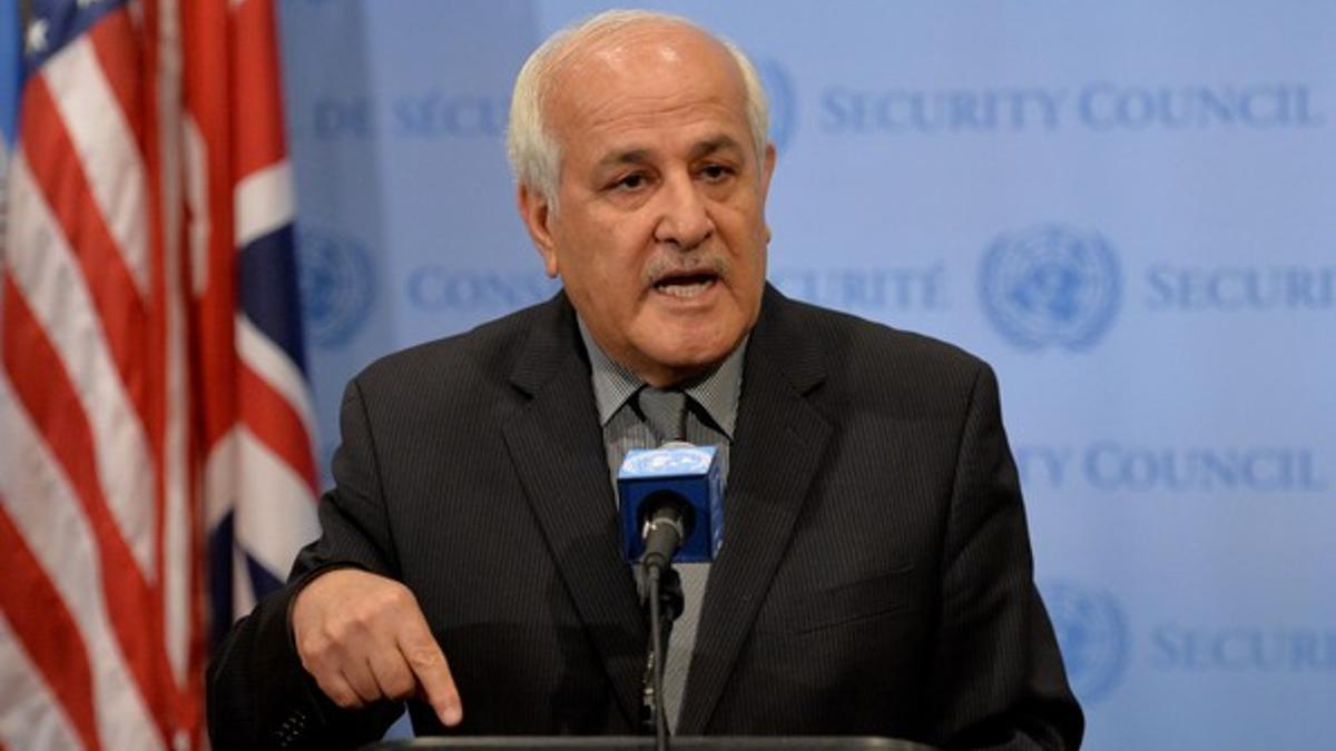 Riyad H. Mansour, el embajador palestino, en rueda de prensa en la ONU, la pasada madrugada.