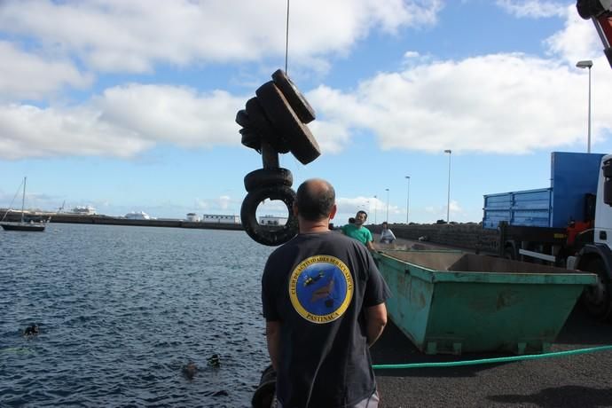 Limpieza del fondo marino de Arrecife