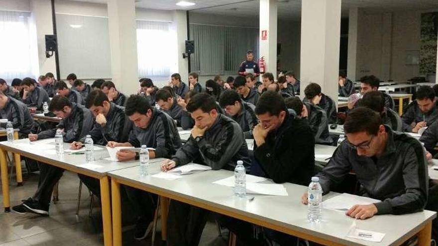 Colegiados, durante una prueba teórica.