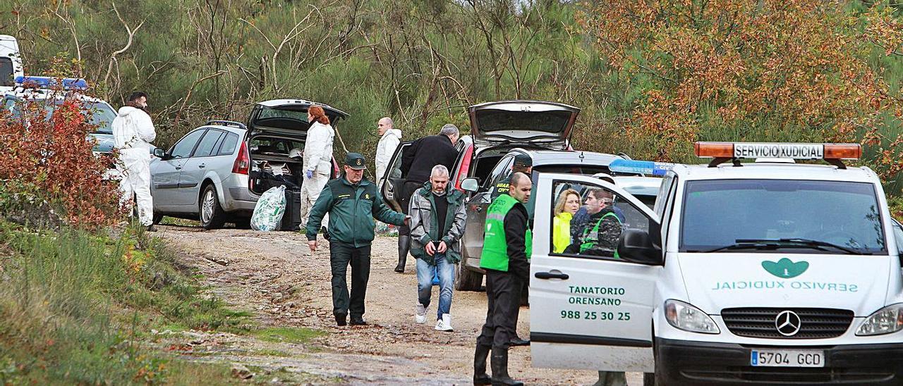 El investigado Francisco J. G. H., en el monte de Piñor donde fue ocultado el cadáver. |   // IÑAKI OSORIO